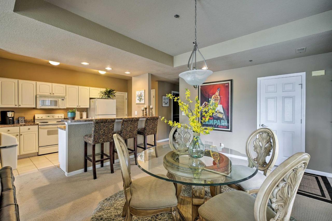 Waterfront Lake Ozark Condo With Deck And Pools Exteriör bild