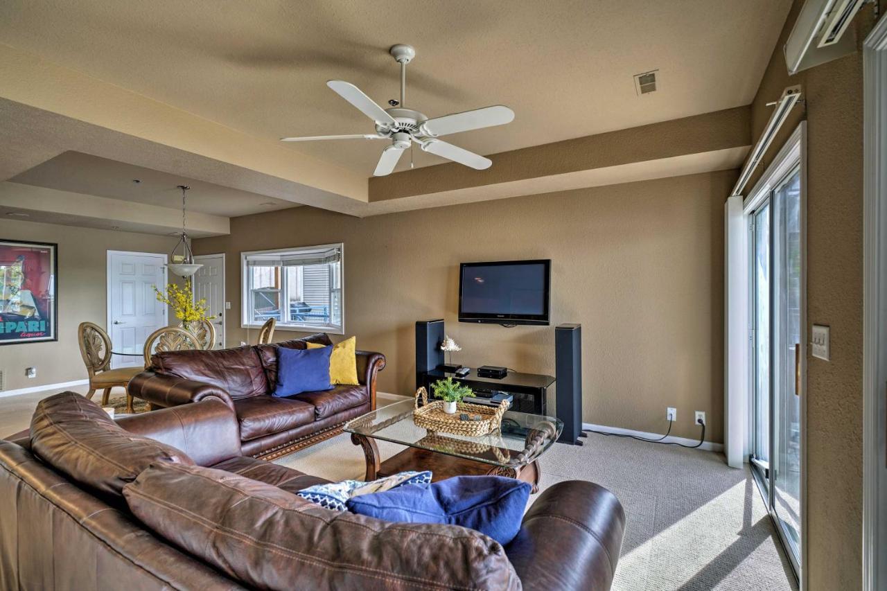 Waterfront Lake Ozark Condo With Deck And Pools Exteriör bild