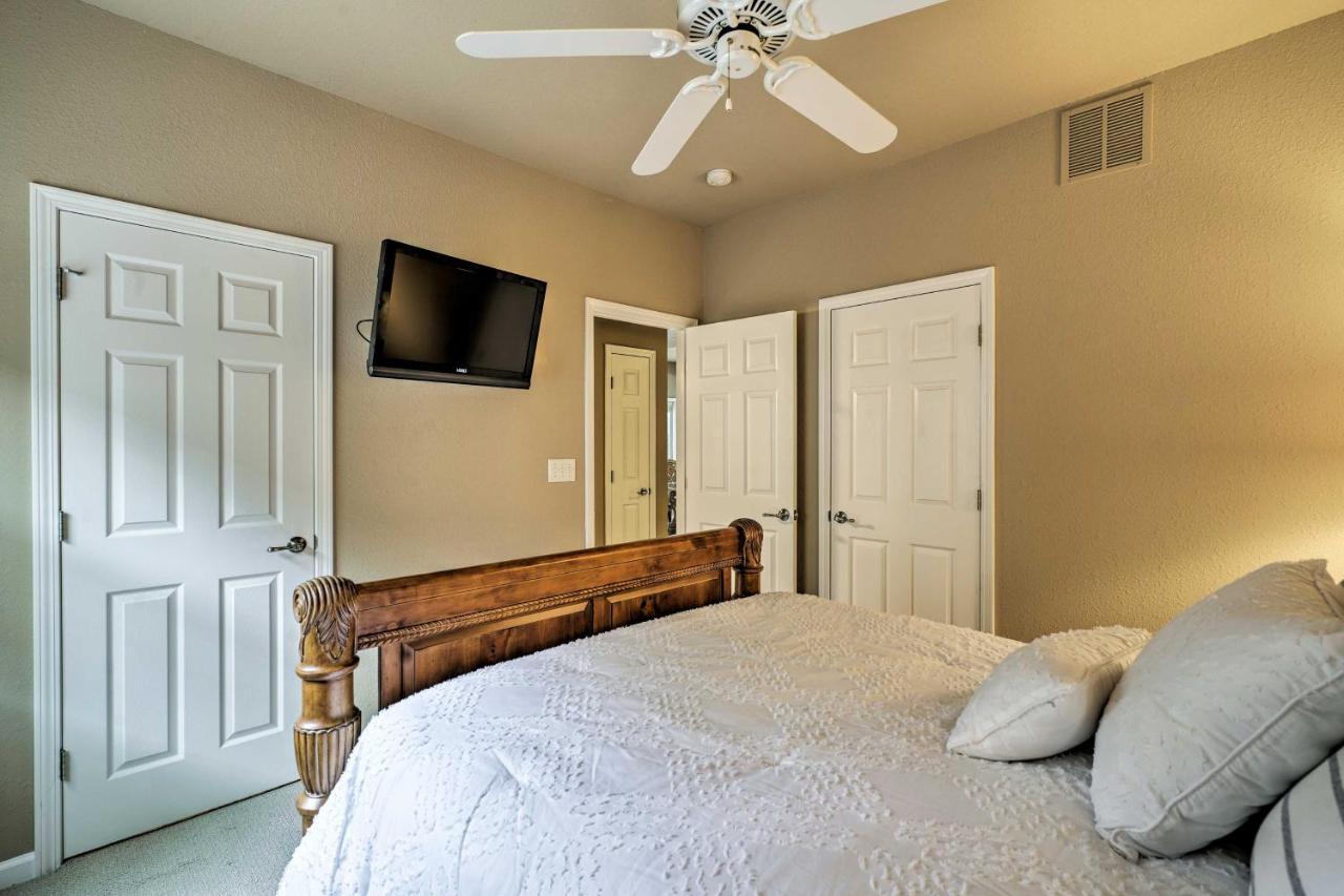 Waterfront Lake Ozark Condo With Deck And Pools Exteriör bild