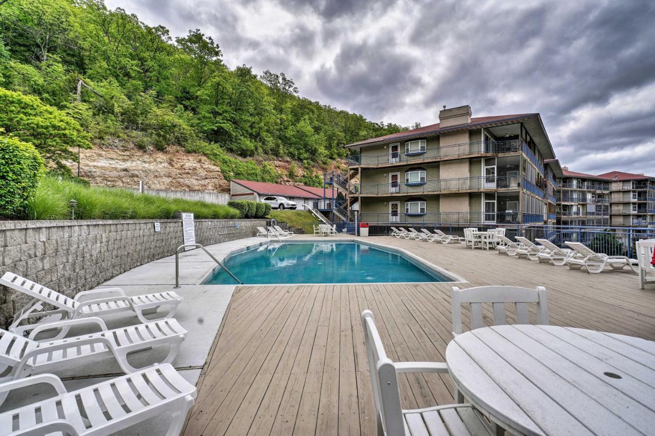 Waterfront Lake Ozark Condo With Deck And Pools Exteriör bild