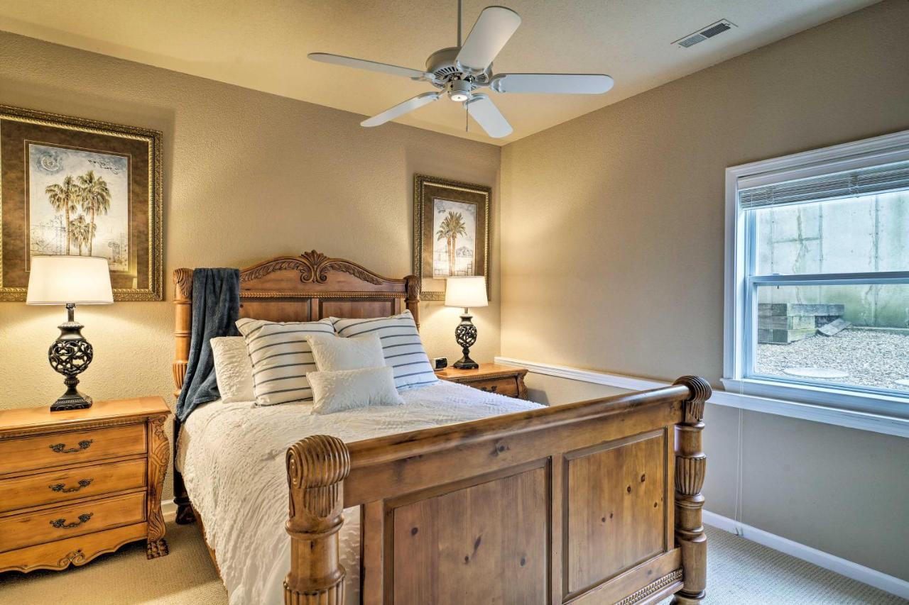 Waterfront Lake Ozark Condo With Deck And Pools Exteriör bild